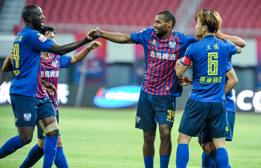 青岛黄海主场告捷，领跑积分榜