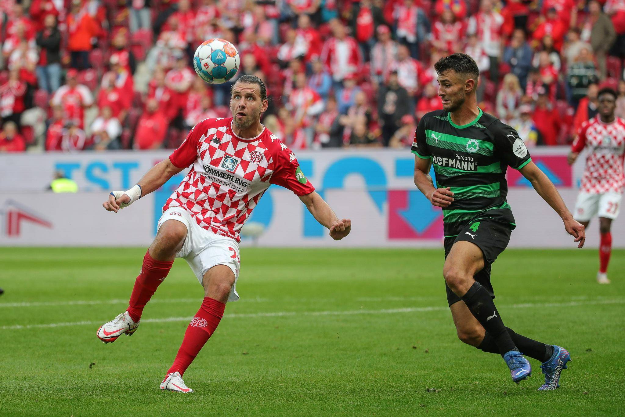 集体努力！法兰克福队客场夺胜的简单介绍