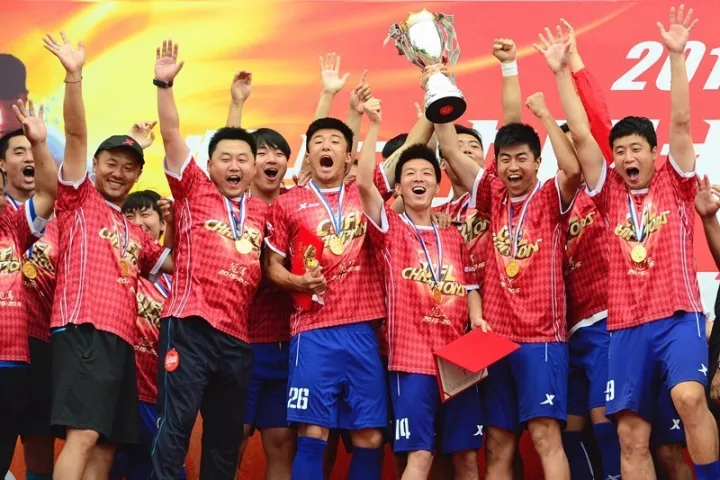 包含中国足球联赛精彩对决，球队锐意夺冠的词条