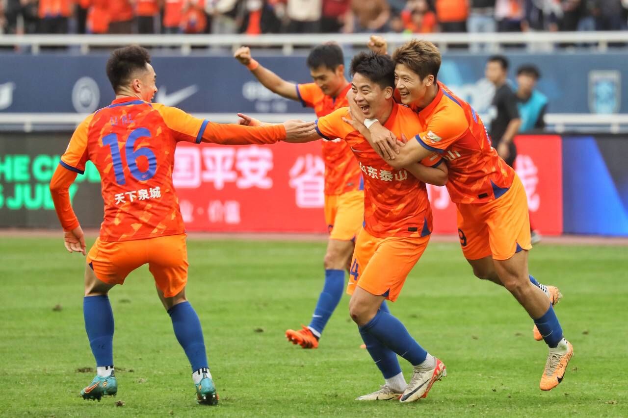 年轻后卫加盟球队，立刻显示实力